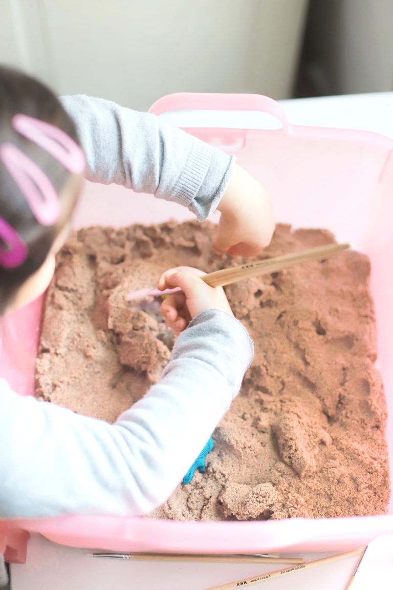 diy-kinetic-sand-dino-dig-glitterinc.com_